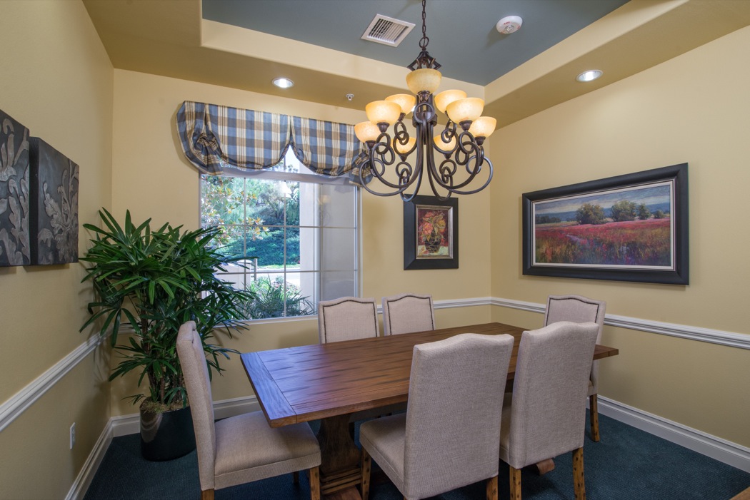 activcare-at-rolling-hills-ranch-family-dining-room_10319514436_o