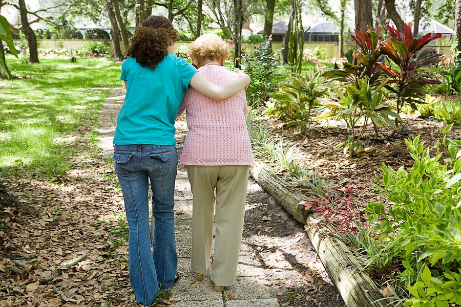 Understanding the signs a parent needs memory care